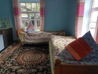 Гостевой дом Paradise Guest House Arslanbob Односпальная кровать в общем номере для мужчин и женщин-3