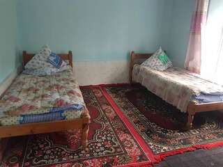 Гостевой дом Paradise Guest House Arslanbob Односпальная кровать в общем номере для мужчин и женщин-4